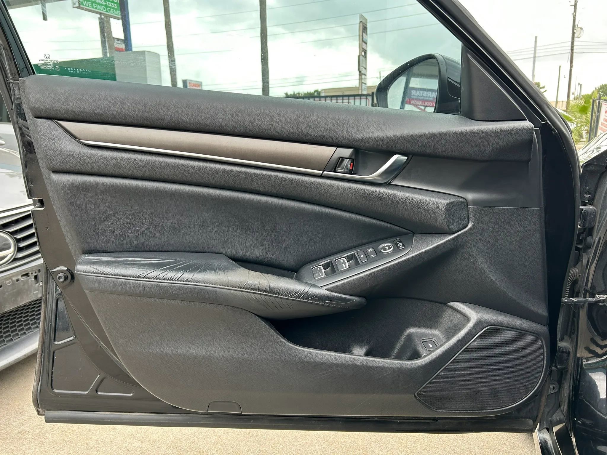Used 2018 Honda Accord LX image 11