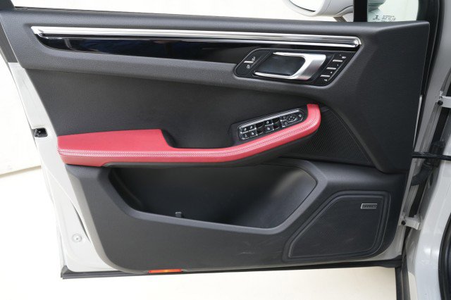 Used 2023 Porsche Macan image 36