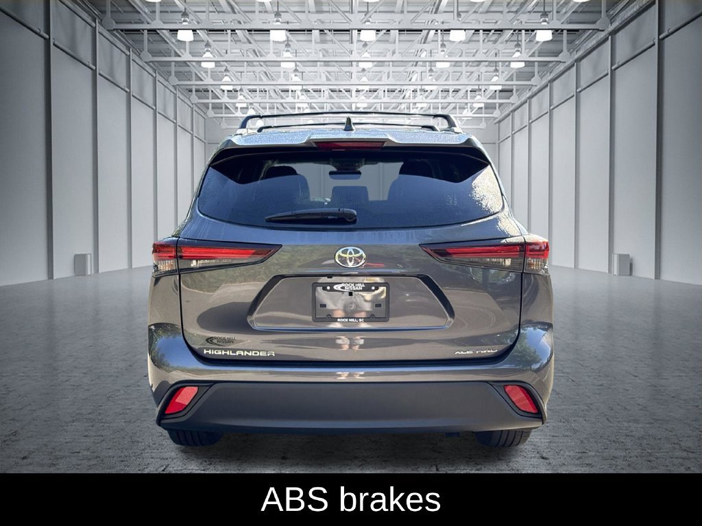 Used 2024 Toyota Highlander XLE AWD/4WD image 6