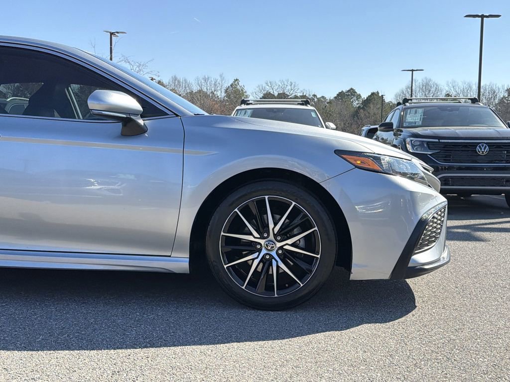 Used 2022 Toyota Camry SE image 9