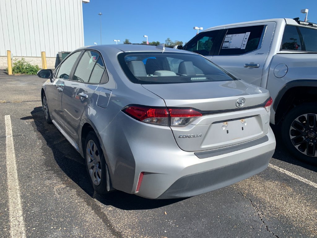 Used 2024 Toyota Corolla LE FWD image 4