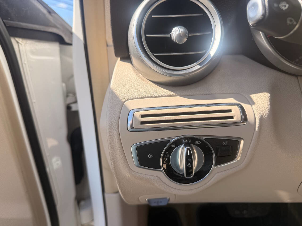 Used 2015 Mercedes-Benz C 300 4MATIC Sedan image 21
