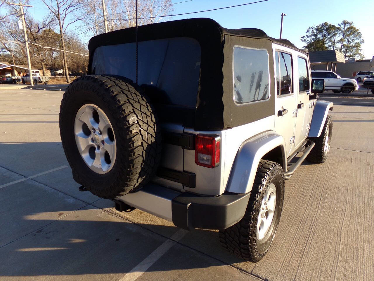 Used 2015 Jeep Wrangler Unlimited Sahara w/ Connectivity Group image 26