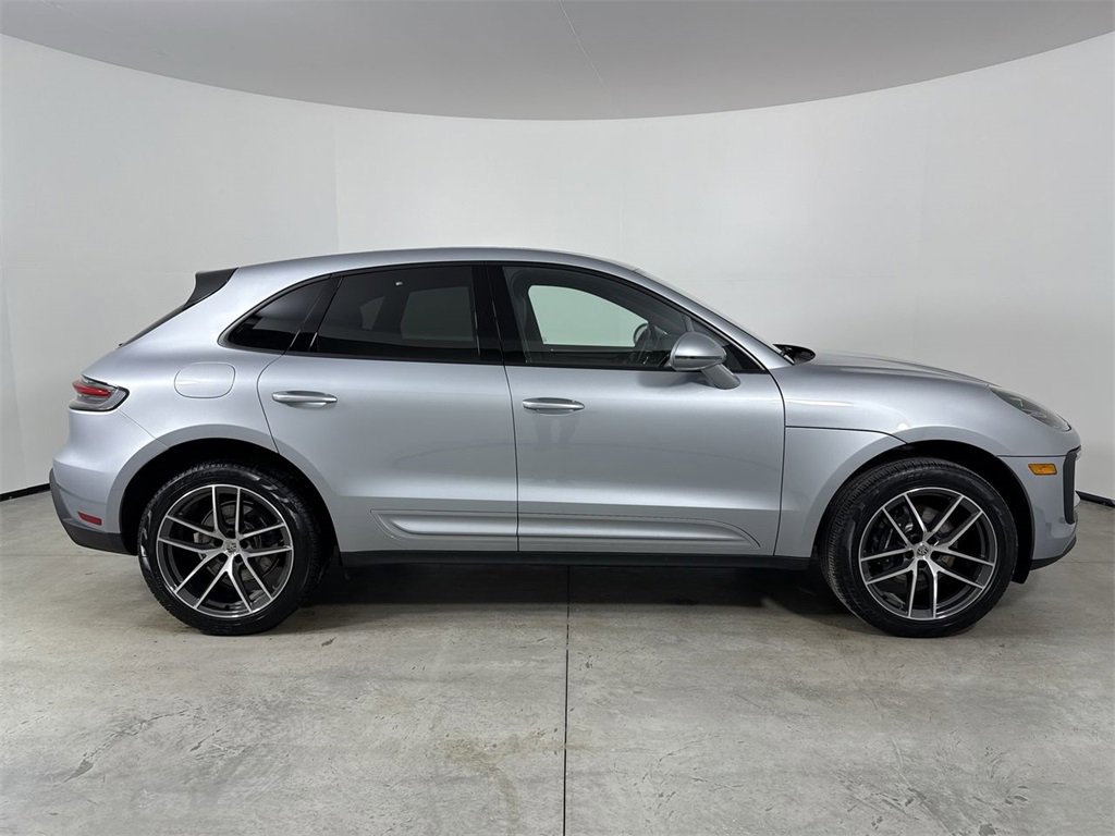 Used 2025 Porsche Macan image 8