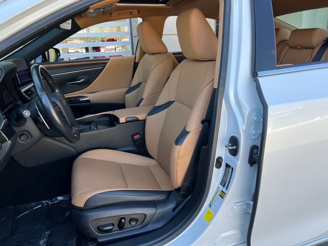 Used 2025 Lexus ES 300h w/ Premium Package FWD image 35