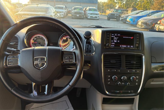 Used 2018 Dodge Grand Caravan SXT FWD image 12