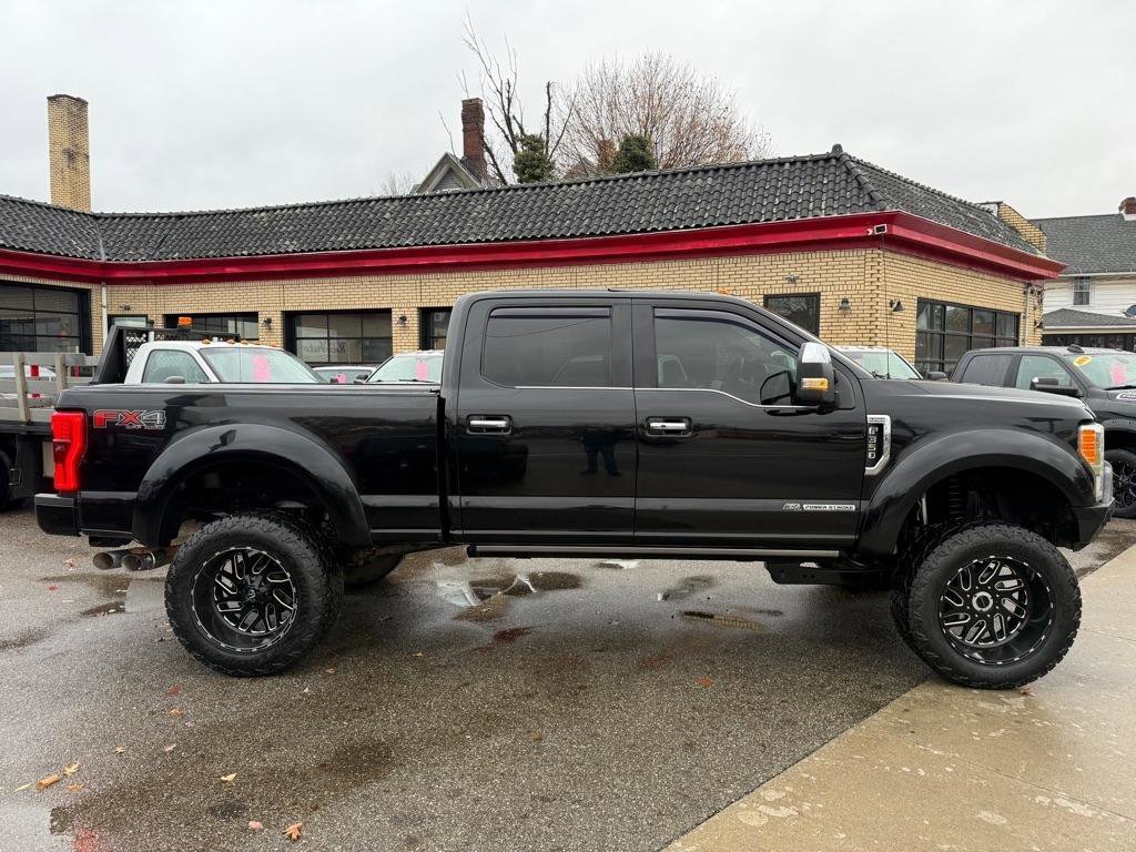 Used 2017 Ford F350 Platinum w/ Platinum Ultimate Package AWD/4WD image 4