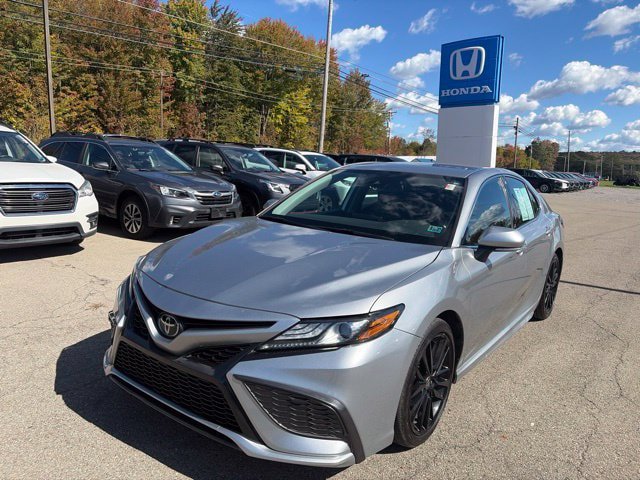 Used 2023 Toyota Camry XSE FWD image 2