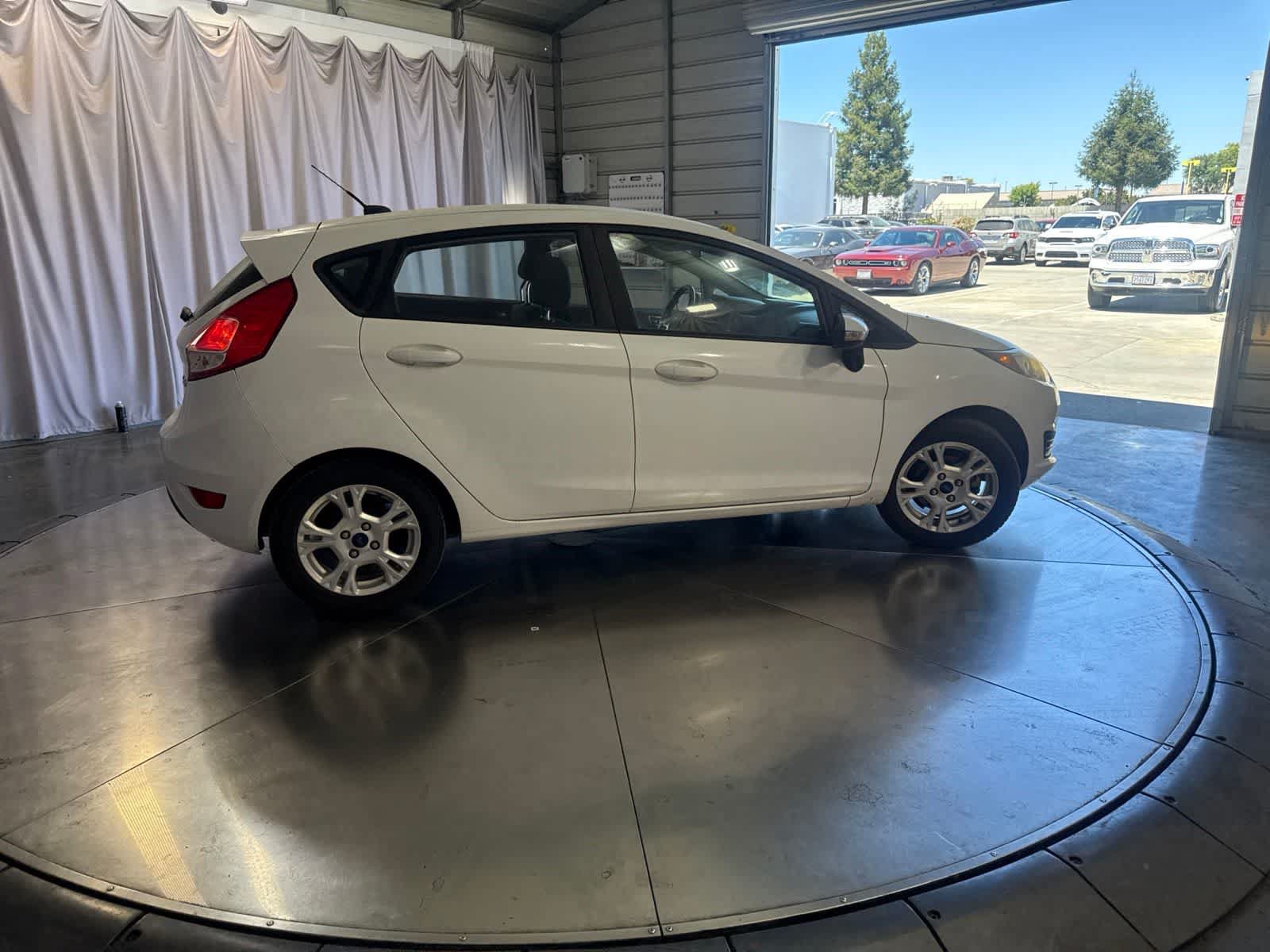 Used 2016 Ford Fiesta SE FWD image 3