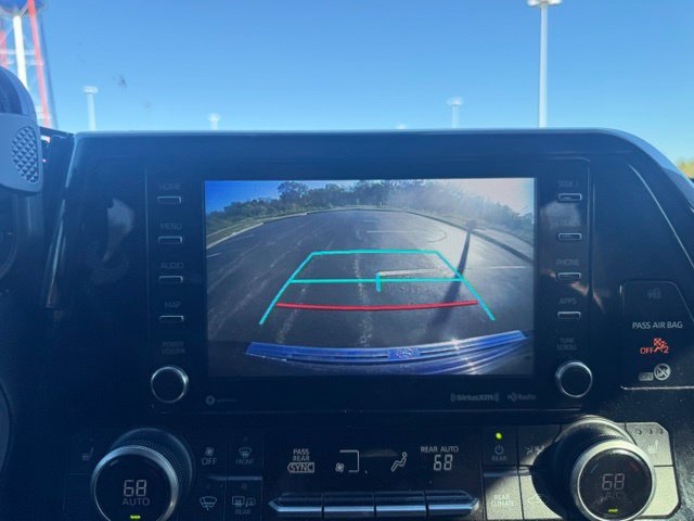 Used 2020 Toyota Highlander XLE AWD/4WD image 26