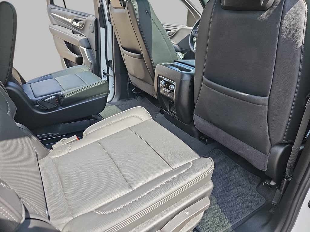 Used 2024 GMC Yukon Denali w/ Advanced Technology Package AWD/4WD image 14