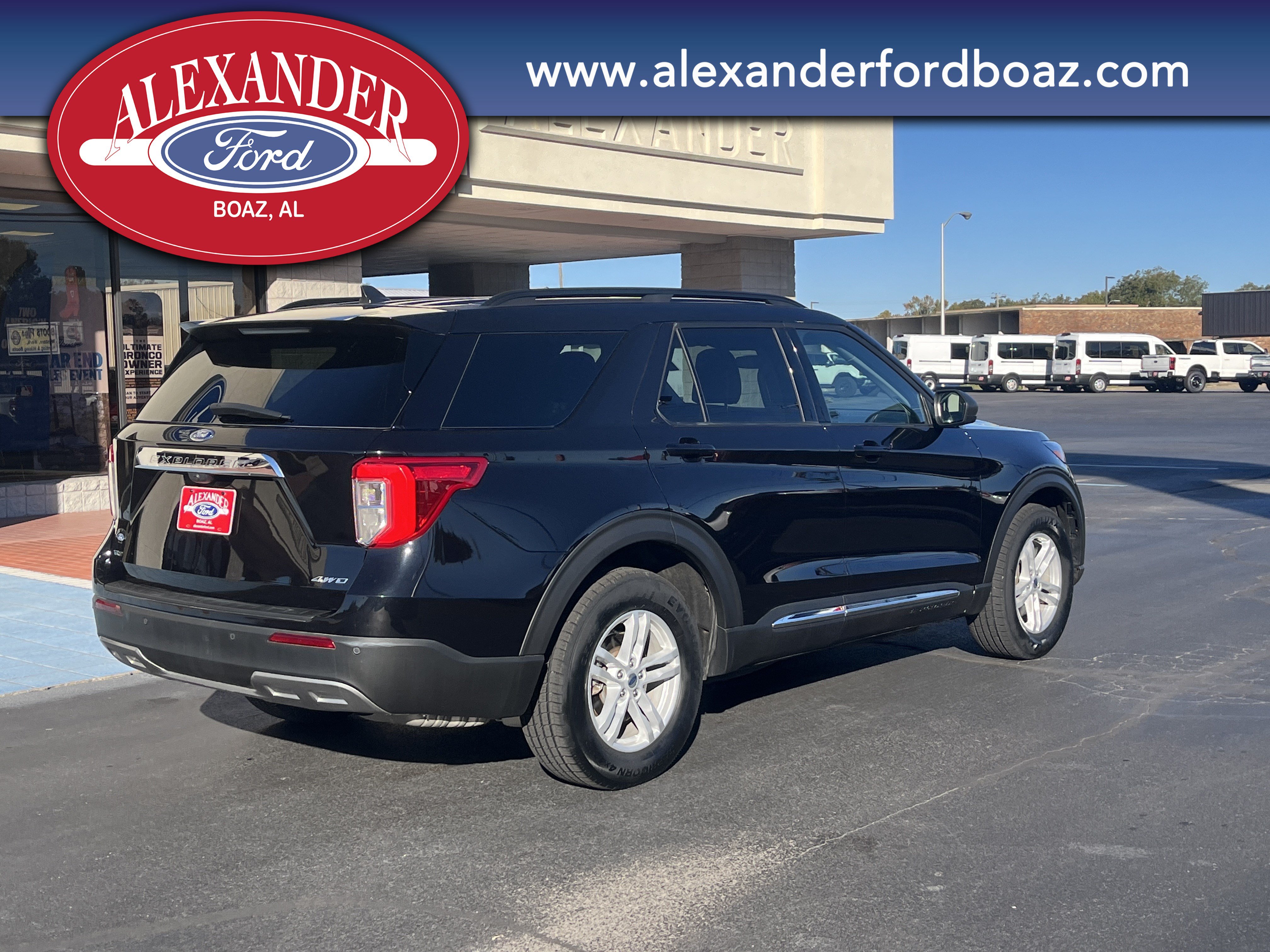 Used 2023 Ford Explorer XLT w/ Equipment Group 202A AWD/4WD image 4