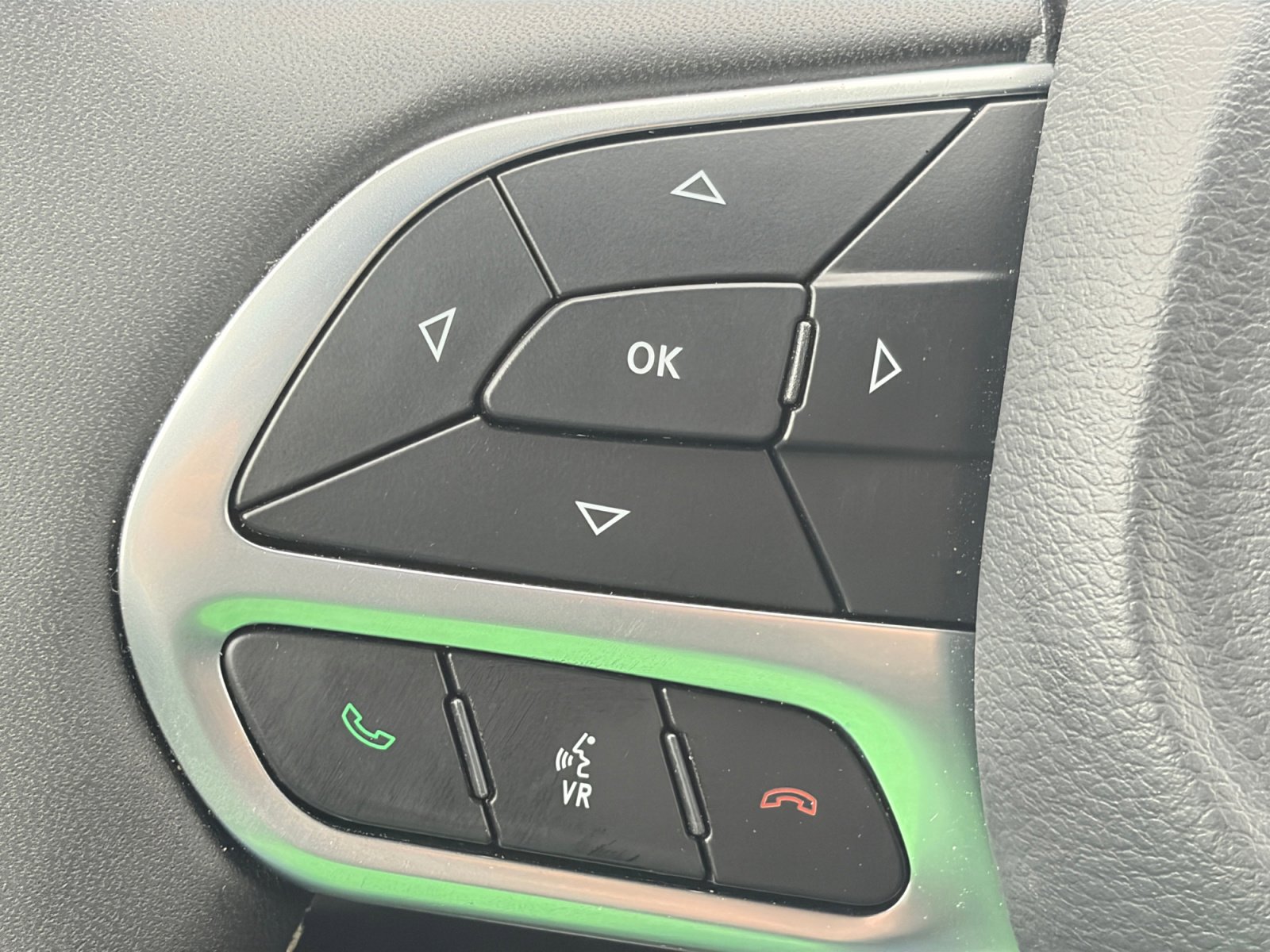 Used 2025 Chrysler Pacifica Select image 17