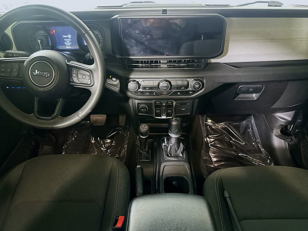 Used 2024 Jeep Wrangler Unlimited image 18