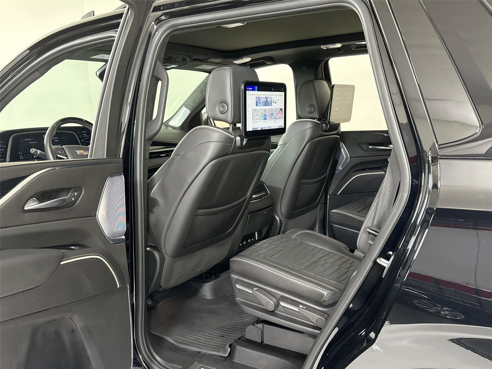 Used 2023 Cadillac Escalade V w/ LPO, Floor Liner Package image 26