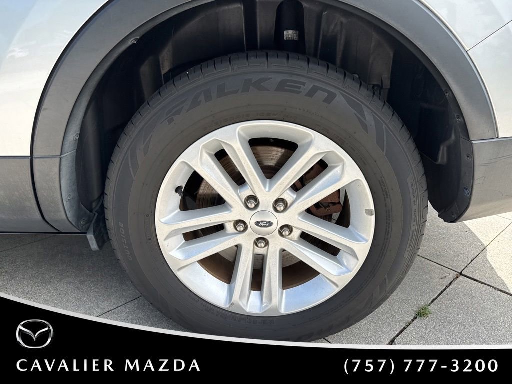 Used 2017 Ford Explorer XLT w/ Equipment Group 202A FWD image 19