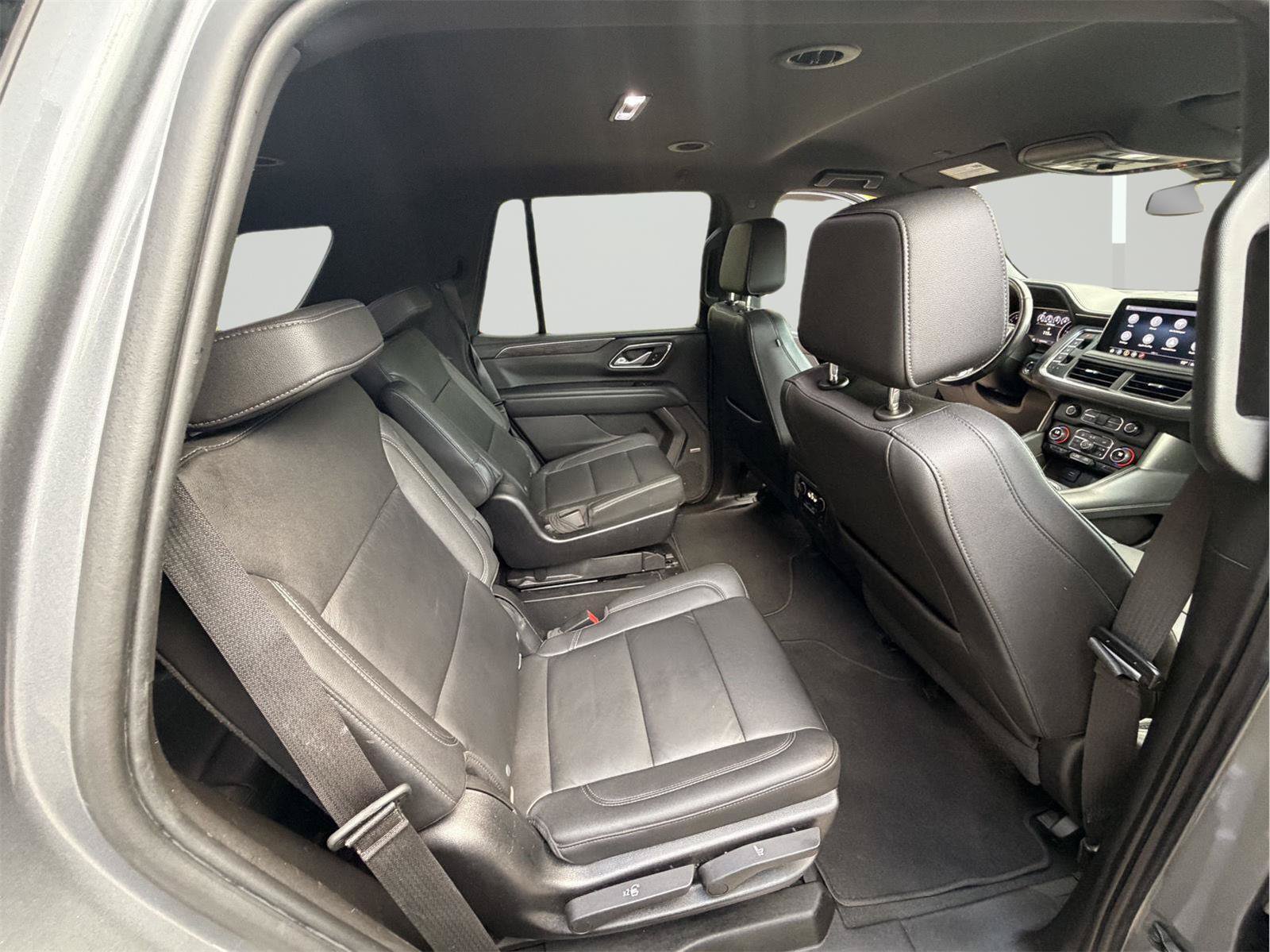 Used 2021 Chevrolet Tahoe Z71 w/ Z71 Off-Road Package AWD/4WD image 33
