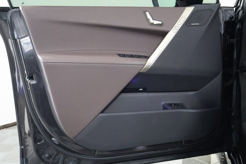 Used 2024 BMW iX xDrive50 w/ Sport Package image 12