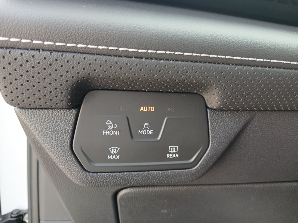 New 2026 Volkswagen Atlas SE FWD image 12