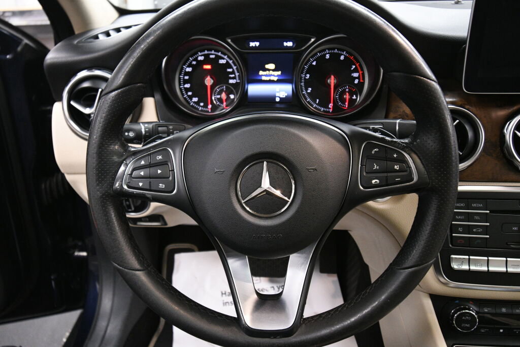 Used 2018 Mercedes-Benz GLA 250 4MATIC image 13