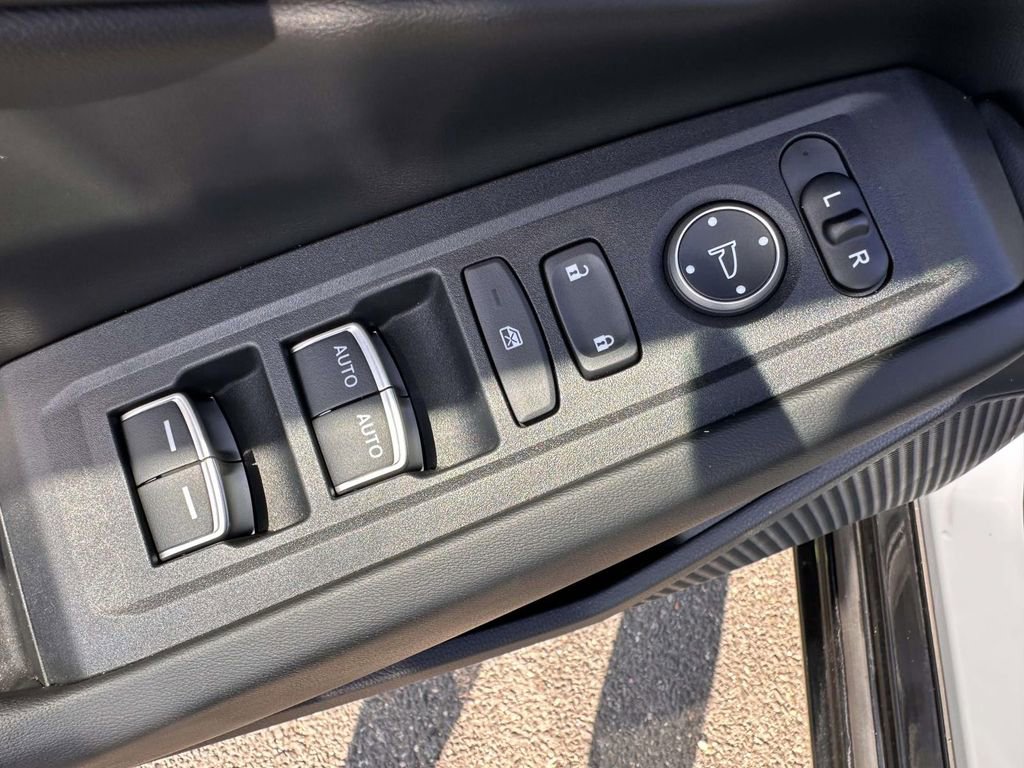 Used 2023 Honda Accord EX-L image 9