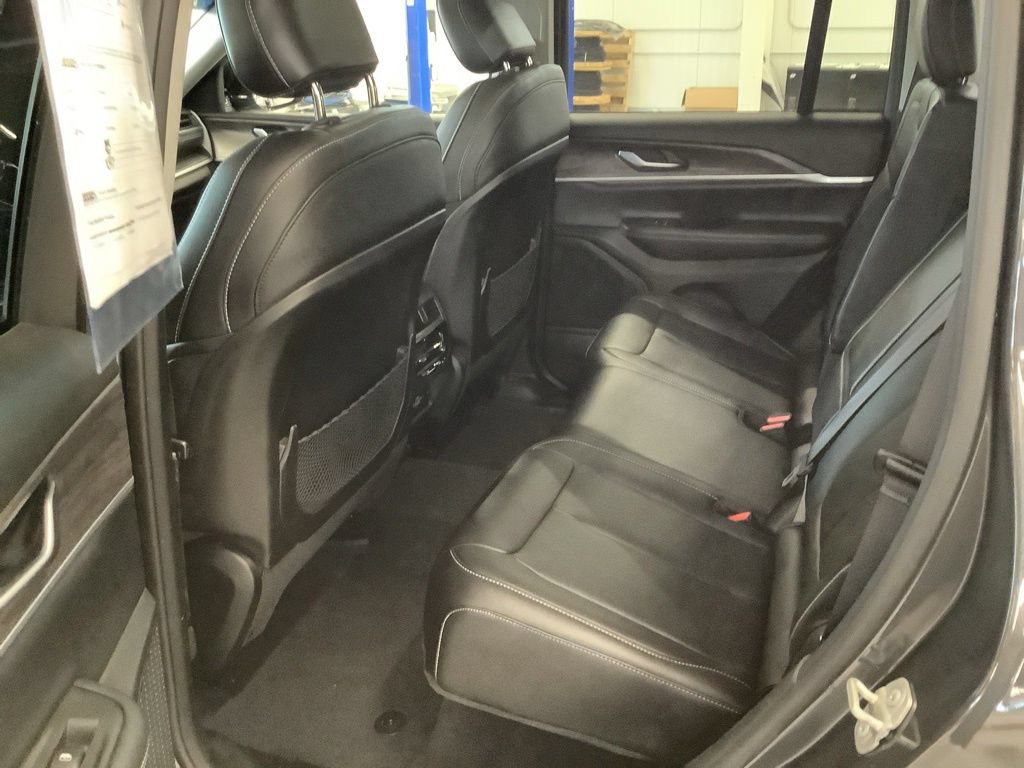 Used 2023 Jeep Grand Cherokee Limited AWD/4WD image 15