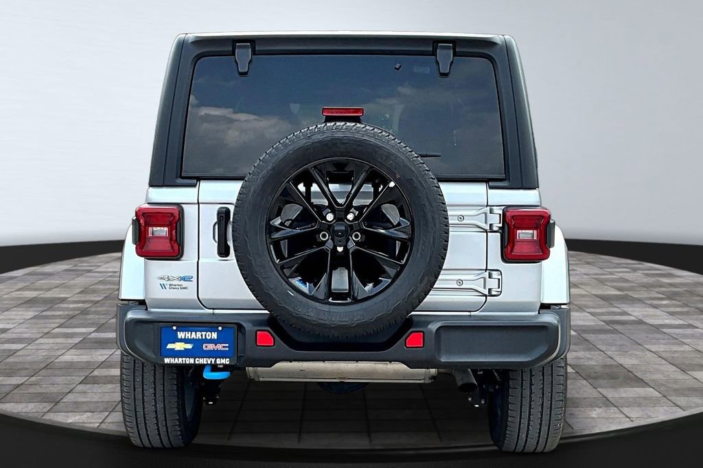Used 2023 Jeep Wrangler Unlimited Sahara w/ Cold Weather Group AWD/4WD image 6