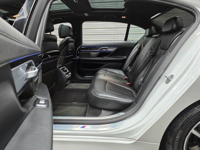 Used 2021 BMW 750i xDrive w/ M Sport Package AWD/4WD image 15