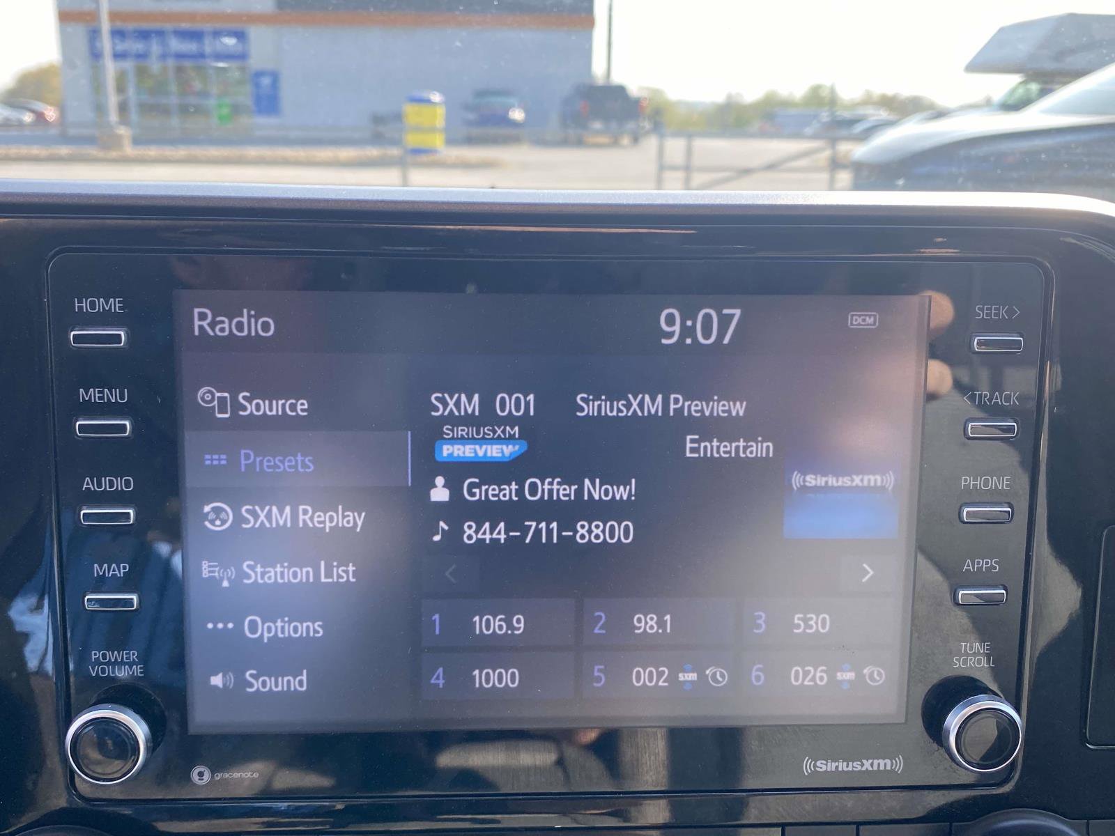 Used 2022 Toyota Highlander L FWD image 24