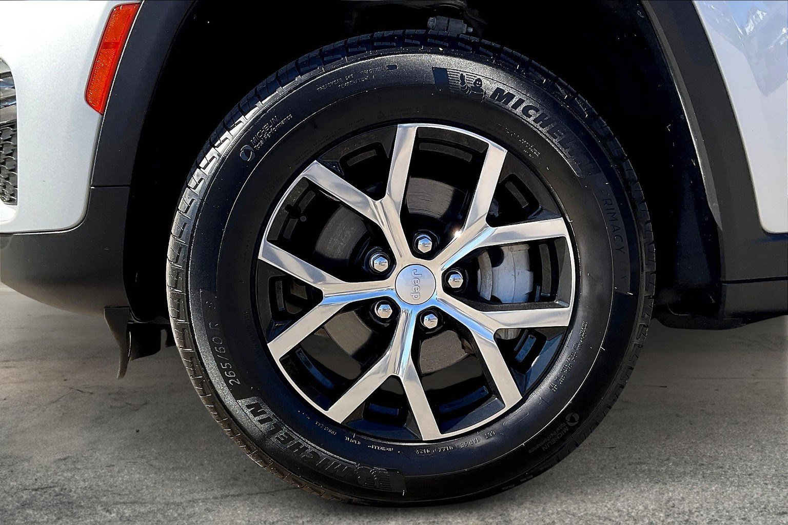 Certified 2023 Jeep Grand Cherokee Limited image 8