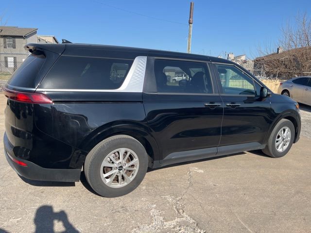 Used 2024 Kia Carnival LX image 2