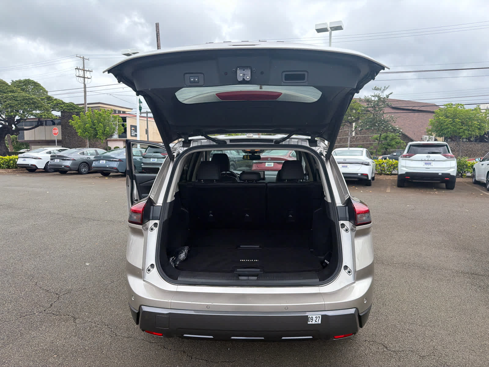 Used 2025 Nissan Rogue SL FWD image 10