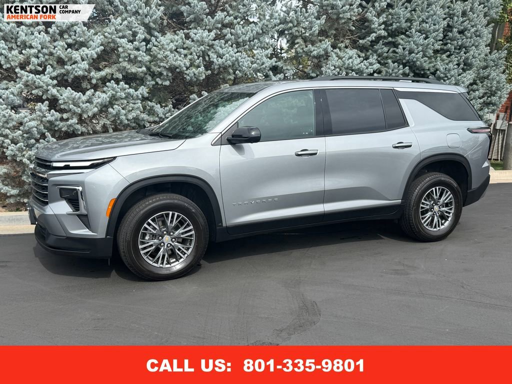 Used 2024 Chevrolet Traverse LT