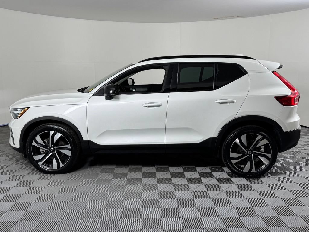 Certified 2023 Volvo XC40 B5 Plus w/ Driver Assist Package AWD/4WD image 12