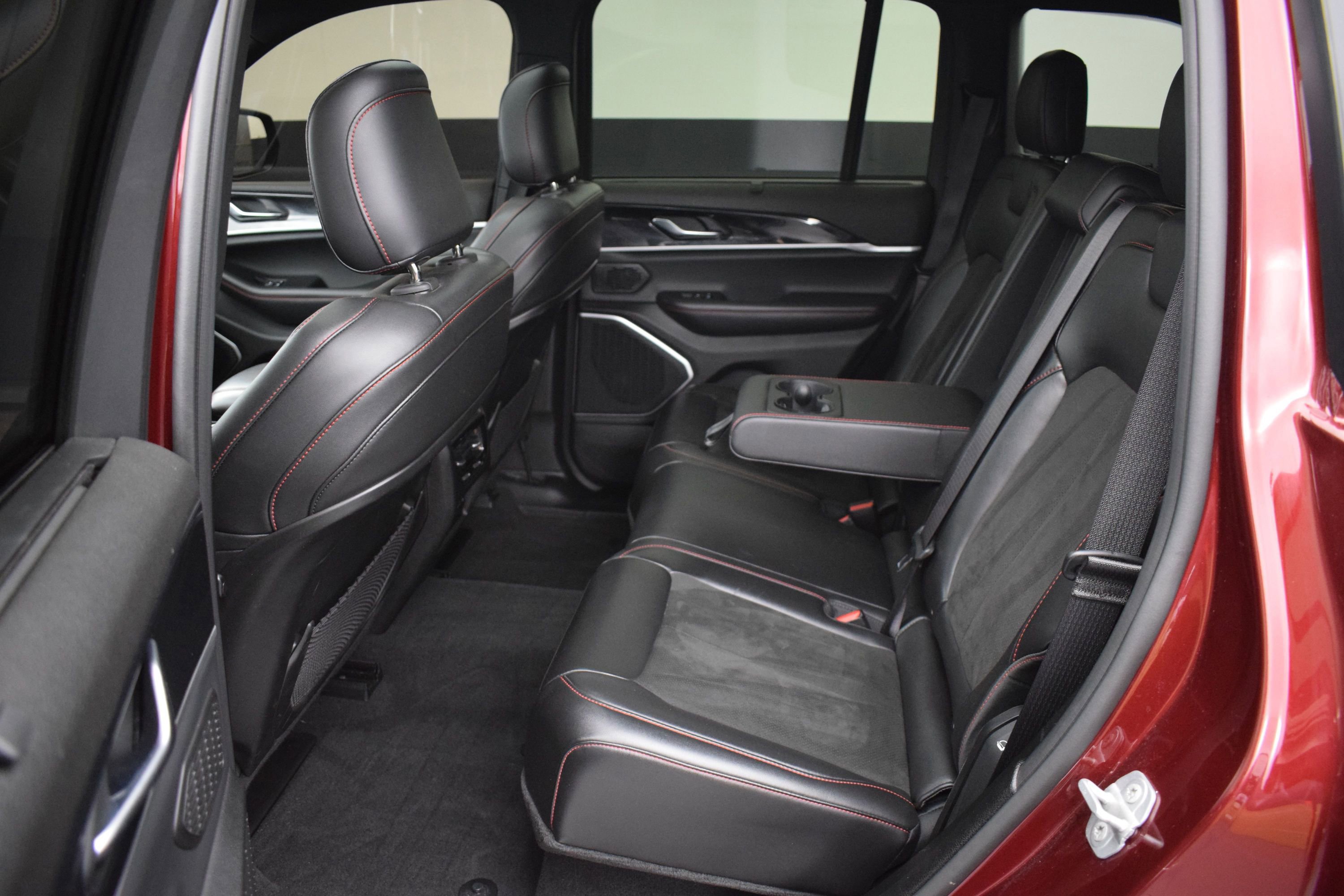 Used 2022 Jeep Grand Cherokee Trailhawk w/ ADV Protech Group II AWD/4WD image 15