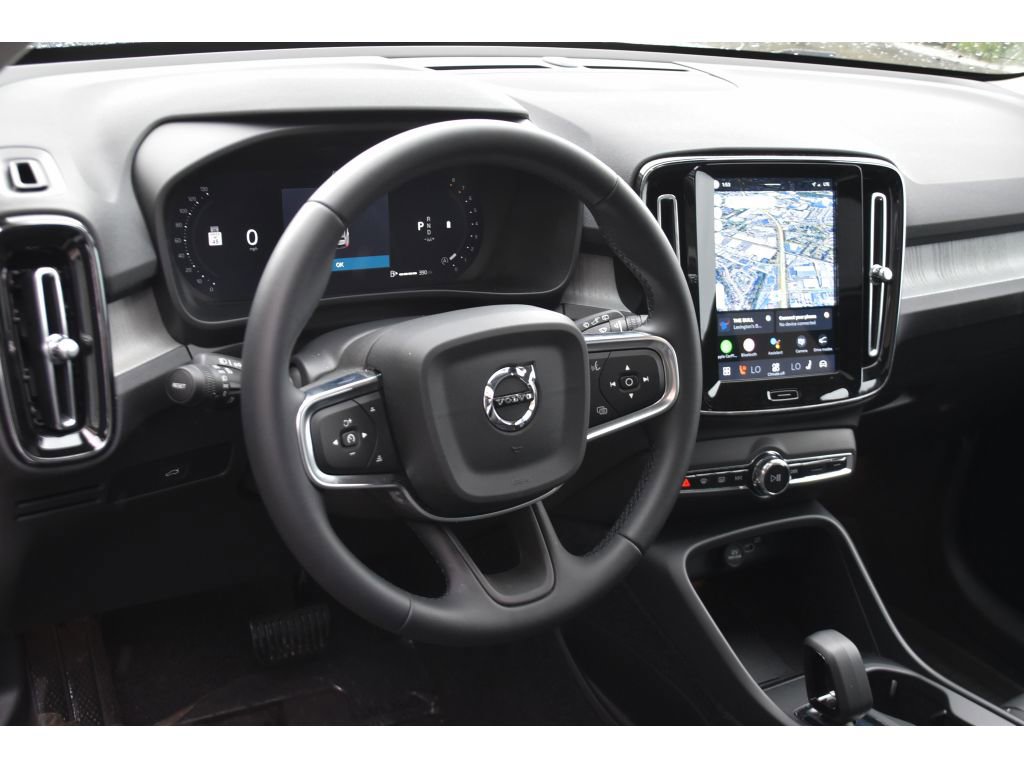 Certified 2025 Volvo XC40 B5 Core w/ Protection Package Premier image 8