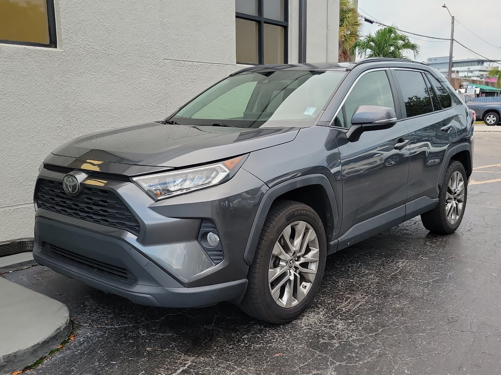 Used 2019 Toyota RAV4 XLE Premium FWD image 34