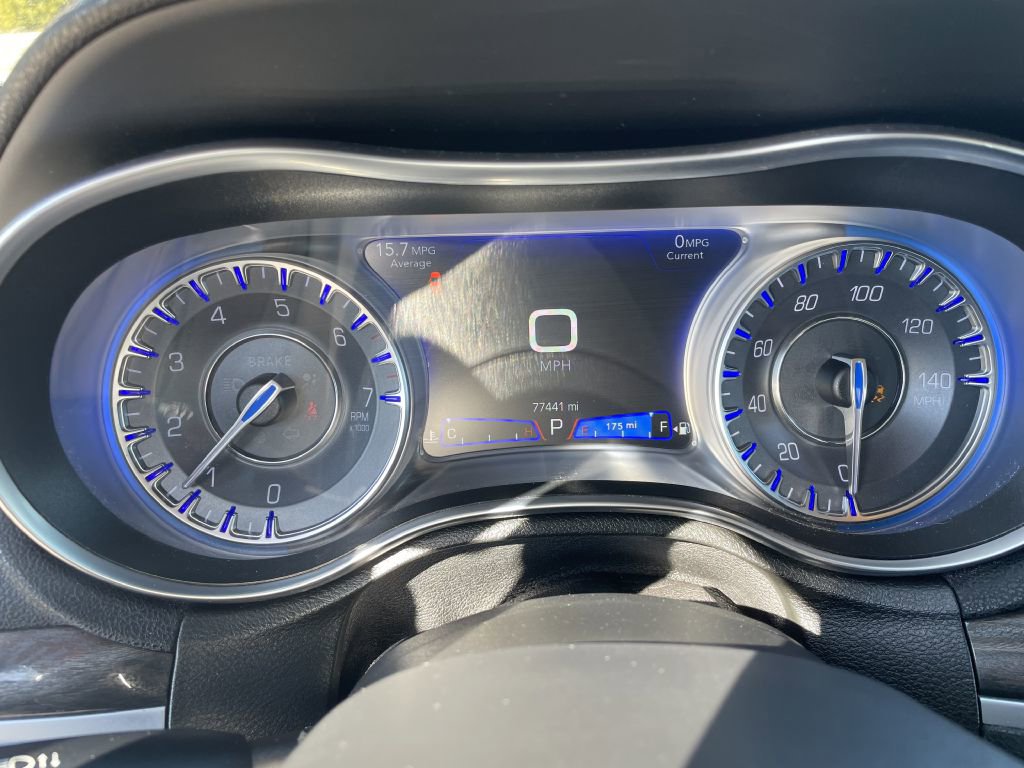 Used 2019 Chrysler 300 Touring w/ Sport Appearance Package image 7