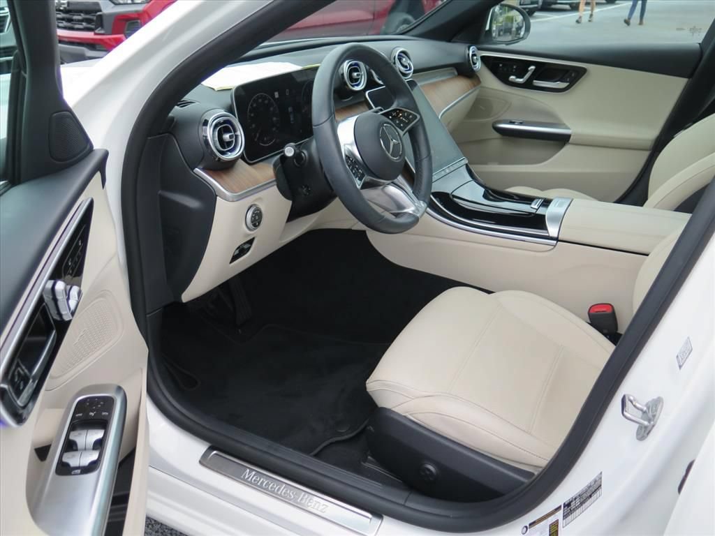 Used 2023 Mercedes-Benz C 300 Sedan image 9