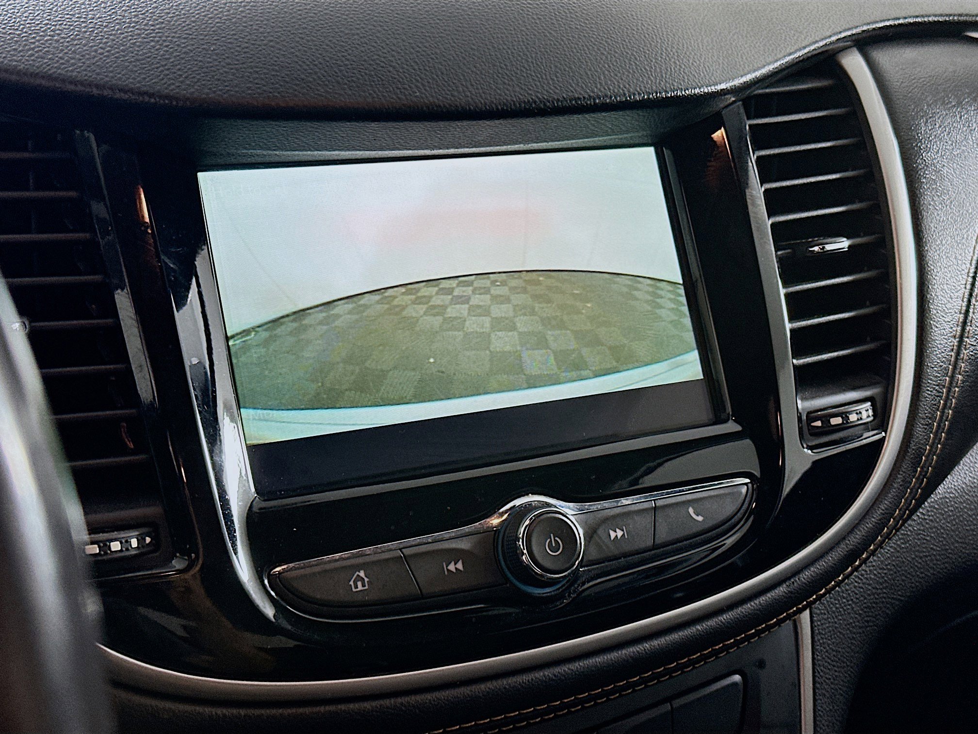 Used 2019 Chevrolet Trax LT w/ LT Convenience Package image 19