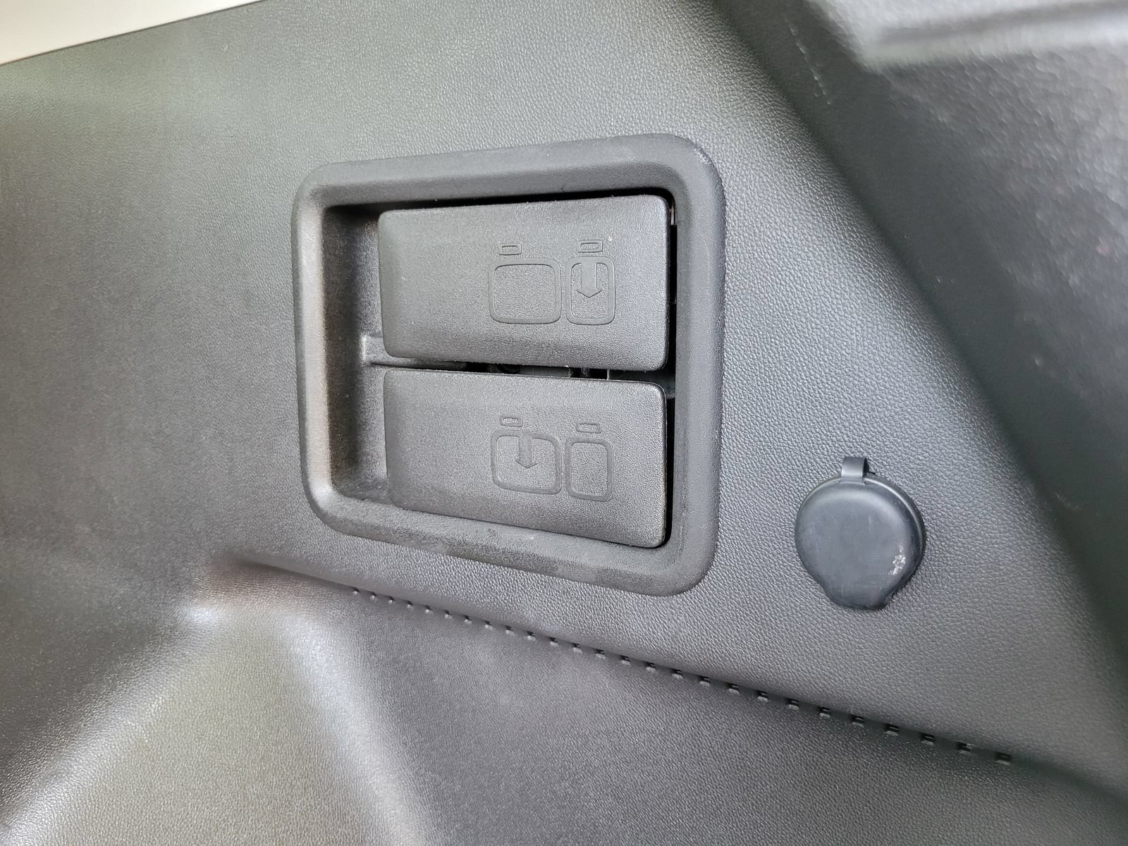 Used 2023 GMC Terrain SLT w/ LPO, Floor Liner Package AWD/4WD image 32