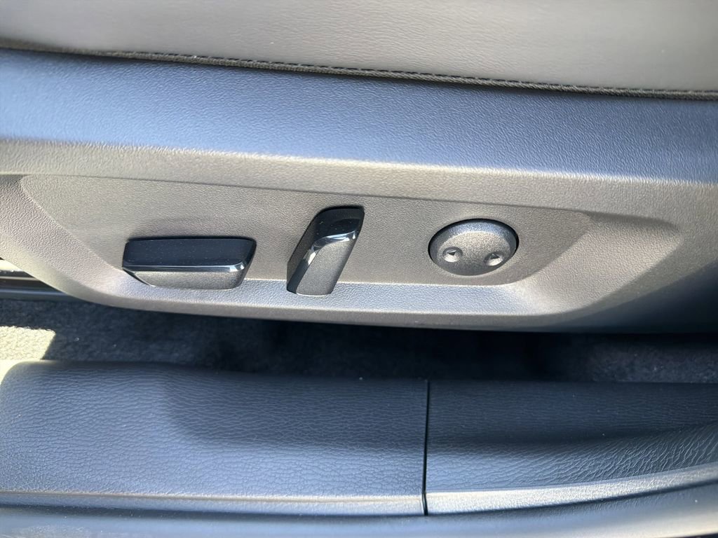 New 2026 Mitsubishi Outlander LE AWD/4WD image 16