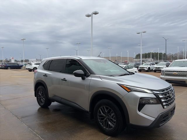 Used 2025 Nissan Rogue S image 5