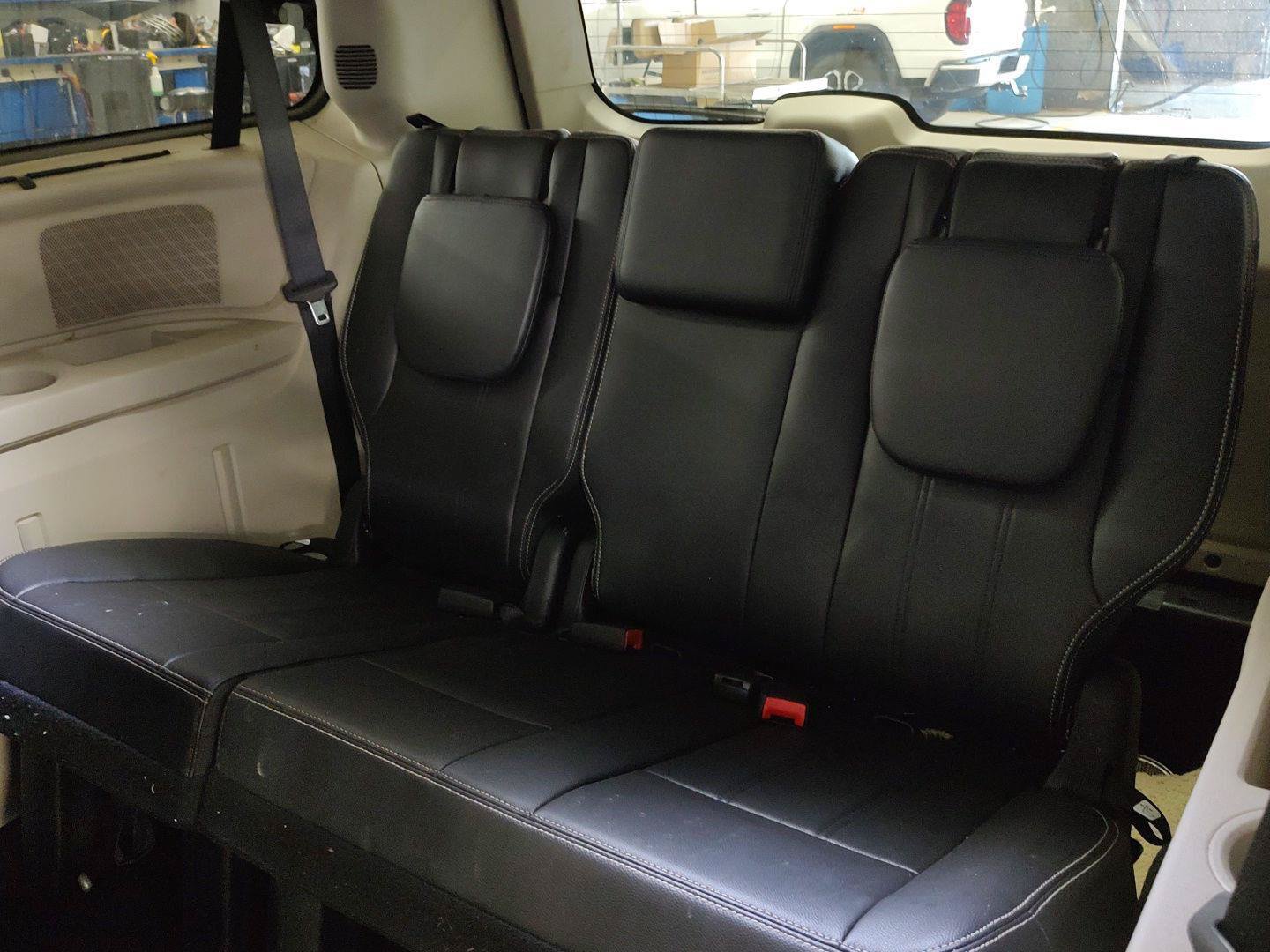 Used 2014 Chrysler Town & Country Touring-L w/ Trailer Tow Group FWD image 22