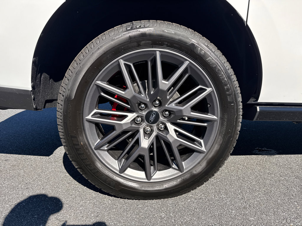 New 2025 Ford Expedition Max Platinum w/ Stealth Performance Package image 18