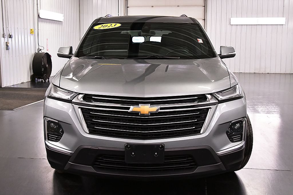 Used 2023 Chevrolet Traverse LT AWD/4WD image 2