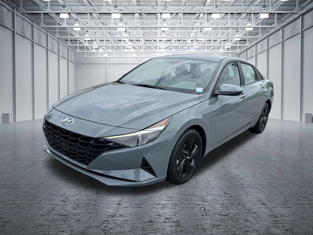 Used 2022 Hyundai Elantra SEL FWD image 3