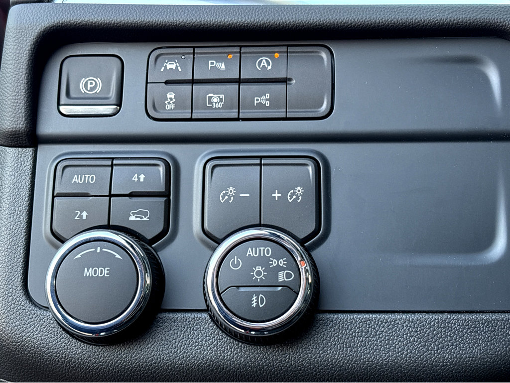 New 2025 Chevrolet Suburban Premier image 11