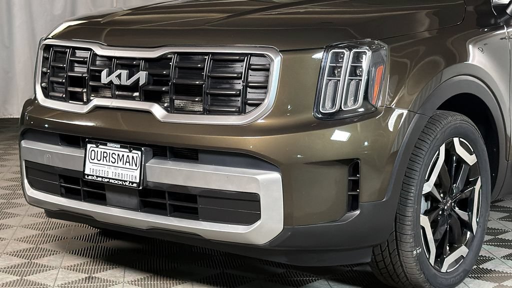 Used 2023 Kia Telluride S AWD/4WD image 3