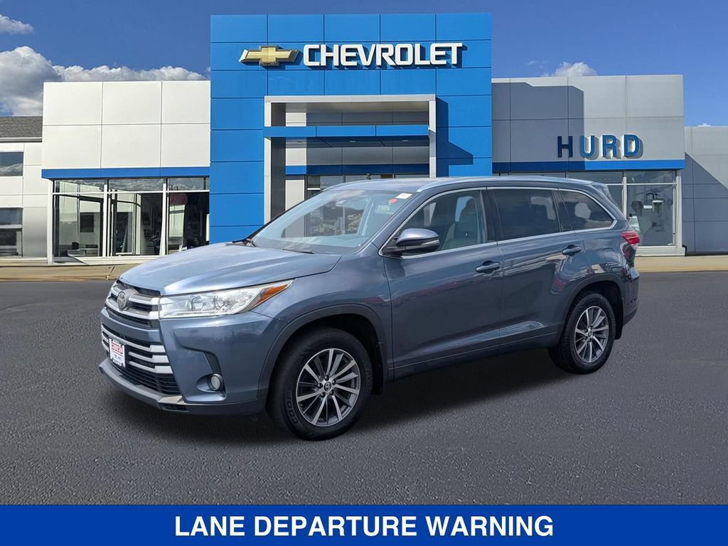 Used 2018 Toyota Highlander XLE w/ Carpet Mat Package (TMS) AWD/4WD image 8